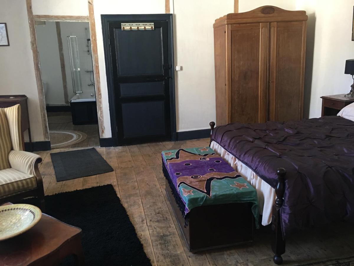 Chambre Sdb Privee Townhouse 26 Chambres D'Hotes Civray Civray  Buitenkant foto