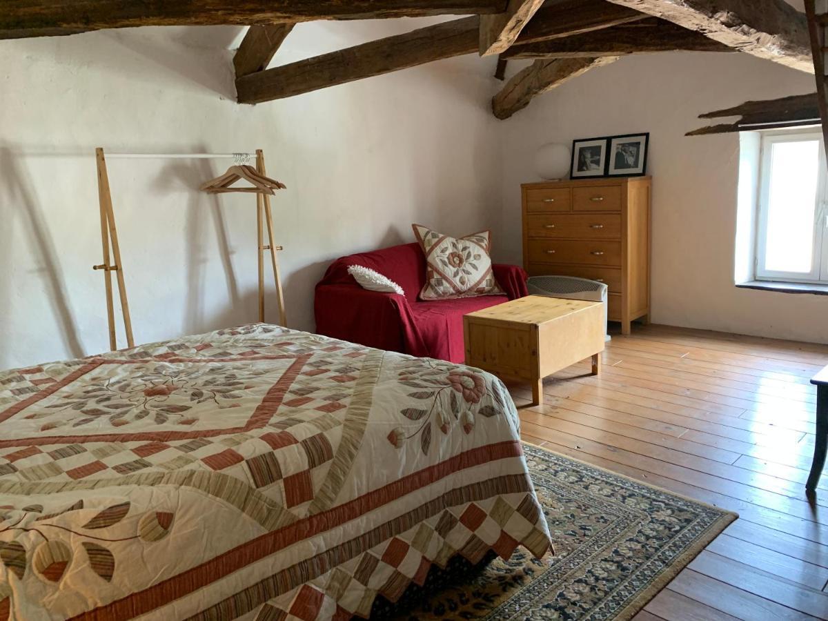 Chambre Sdb Privee Townhouse 26 Chambres D'Hotes Civray Civray  Buitenkant foto
